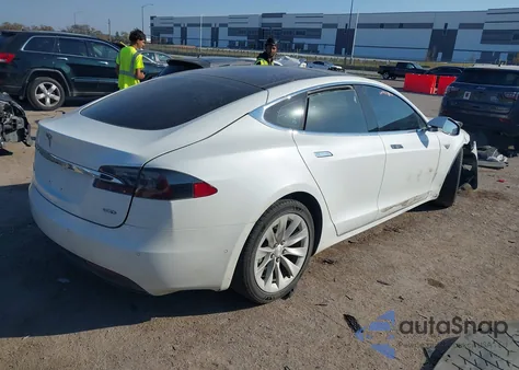 2016 Tesla Model S 60D/70D/75D/85D/90D z USA, uszkodzony, nr VIN 5YJSA1E21GF146232